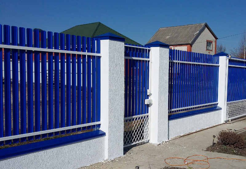 Забор из штакетника цвет RAL5002 синий двусторонний в Экибастузе фото 3