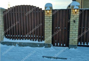 Двухсторонний штакетник под дерево Красный каштан фото